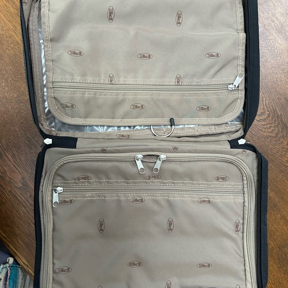 Perry Ellis Travel Toiletry Grooming Kit Bag. 14 x10x3. Double handle Black. New - Picture 13 of 13